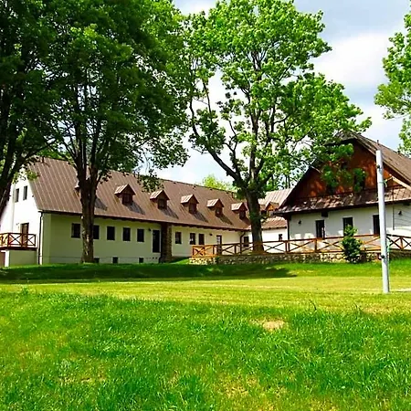 Rodinny Pod Bilou Skalou Krizanky